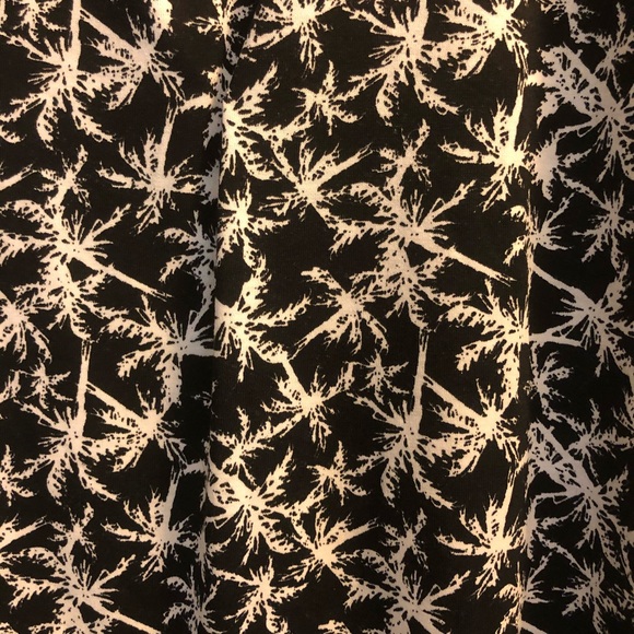 LuLaRoe Lynaee XL - Picture 2 of 3